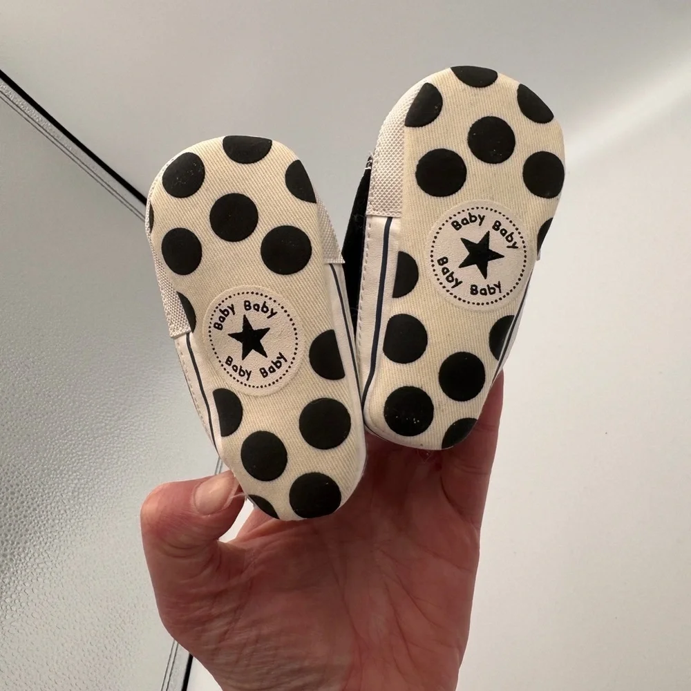 NWOT Classic Black and White Size 2 Baby Soft Shoes Sneakers
